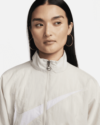 Nike Sportswear Essential Women's Woven Jacket. Nike SG